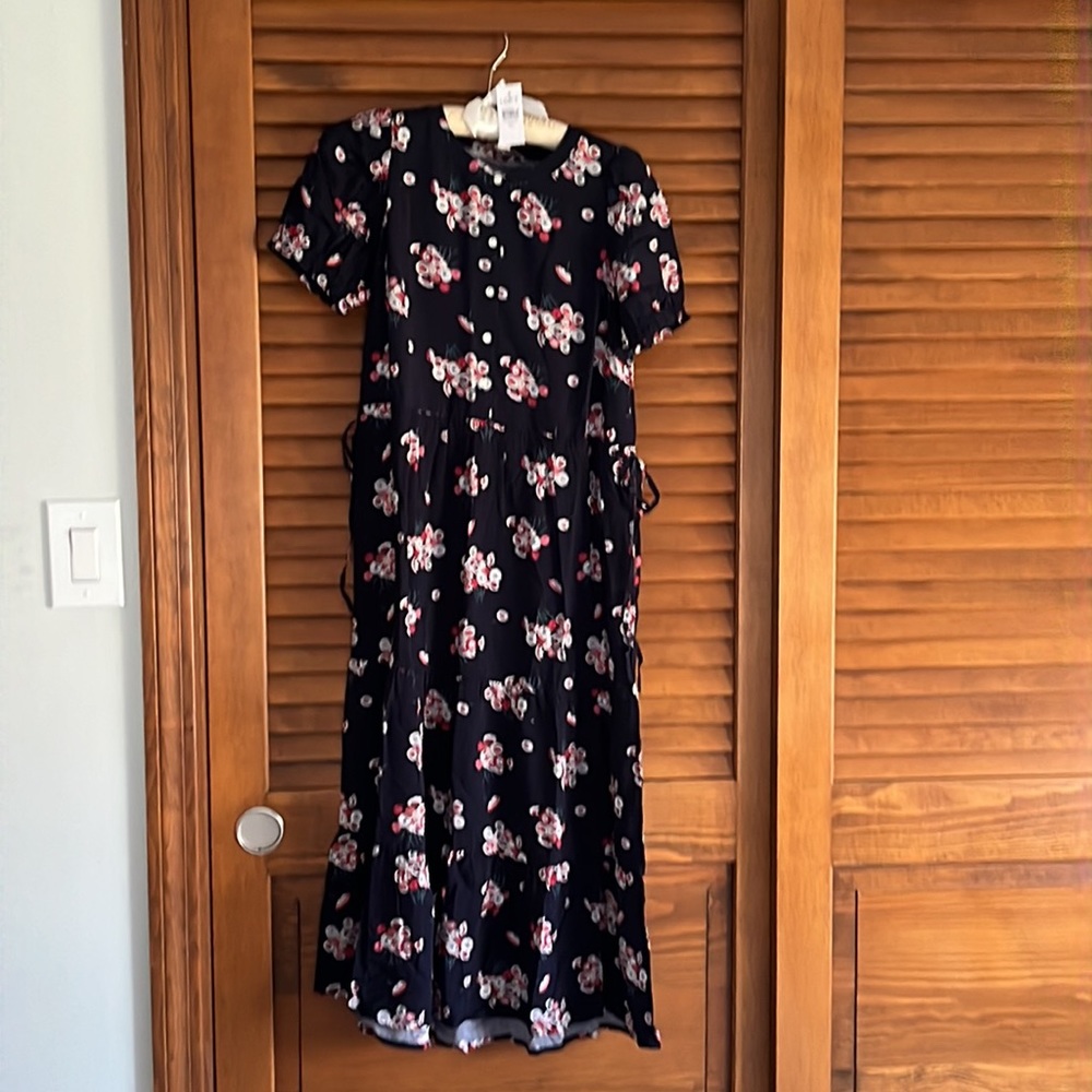 Loft navy floral NWT maxi dress. 5 buttons adjustable side ties.